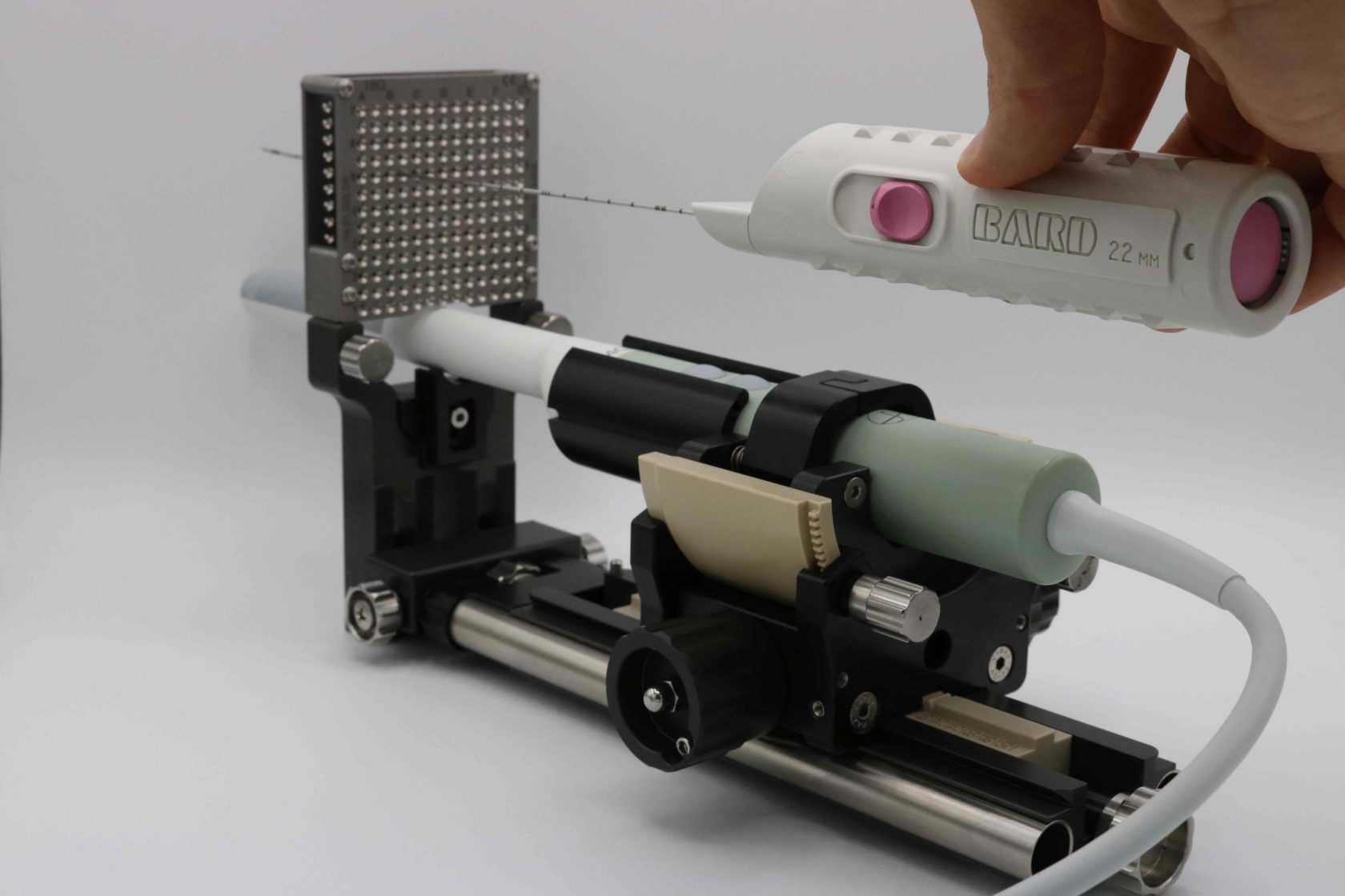 Ultraschallpositionierung System SoLo A mit Template zur Nadelpositionierung